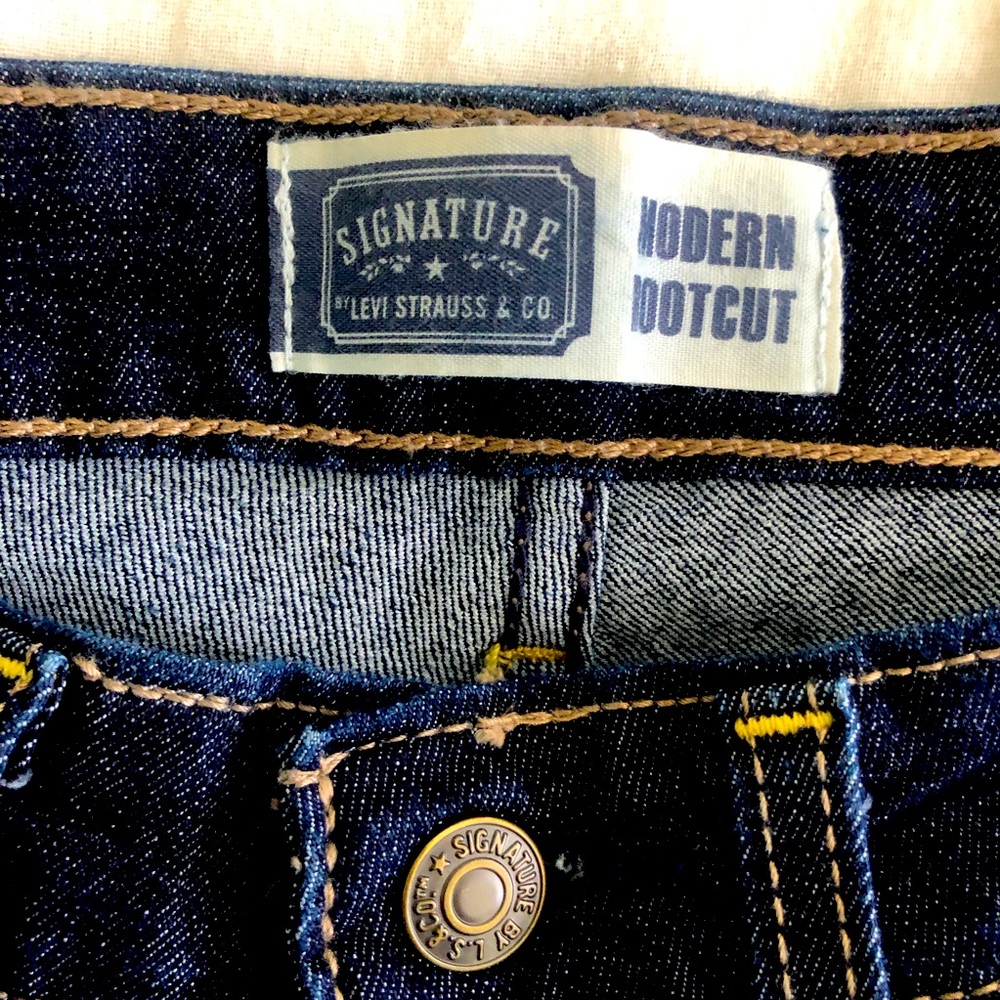 Levi’s modern bootcut jeans 4M